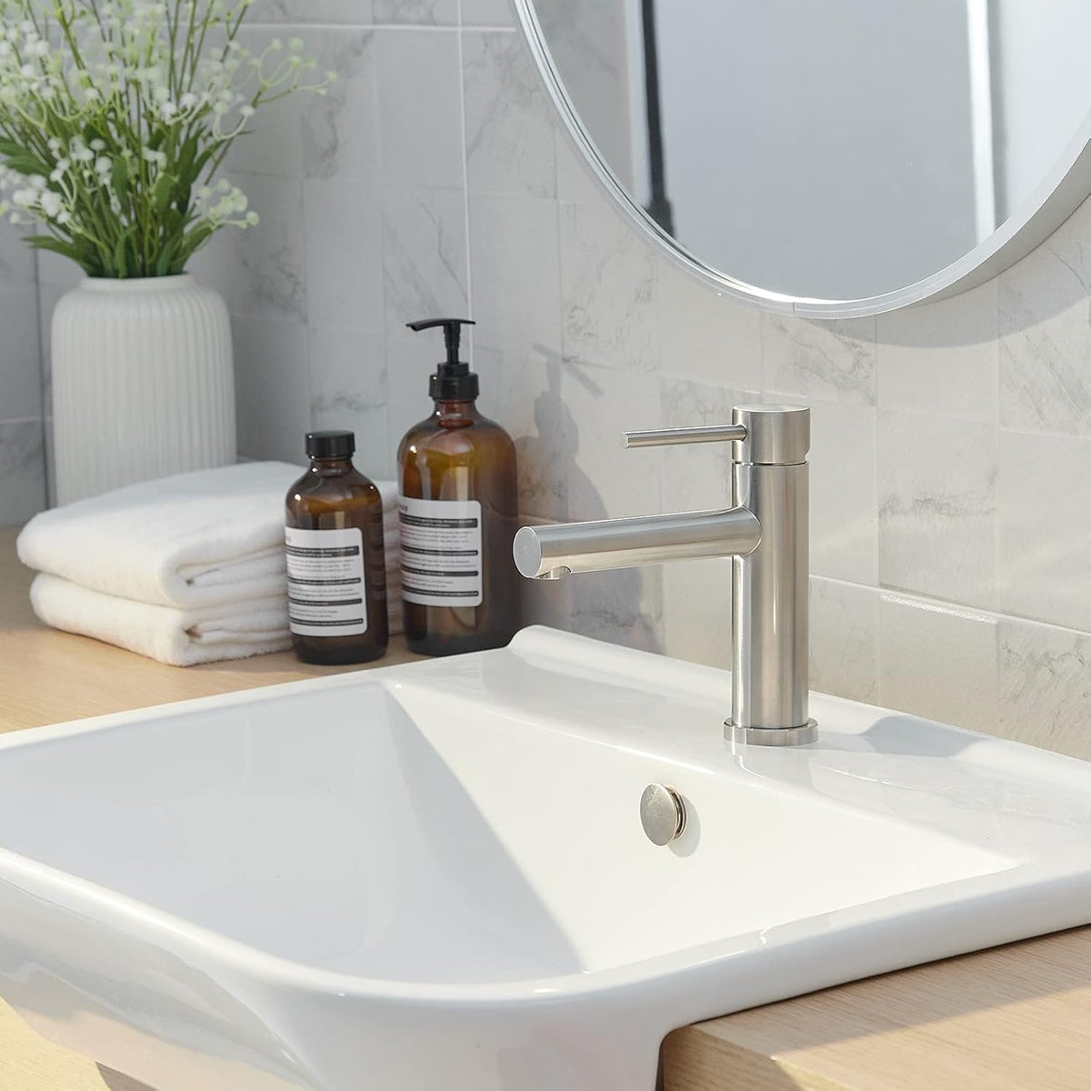 Brushed Nickel Modern Single Handle Sink Faucet